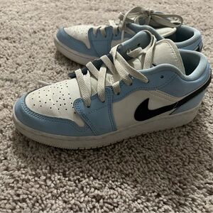 Jordan 1 retro low, size 4Y